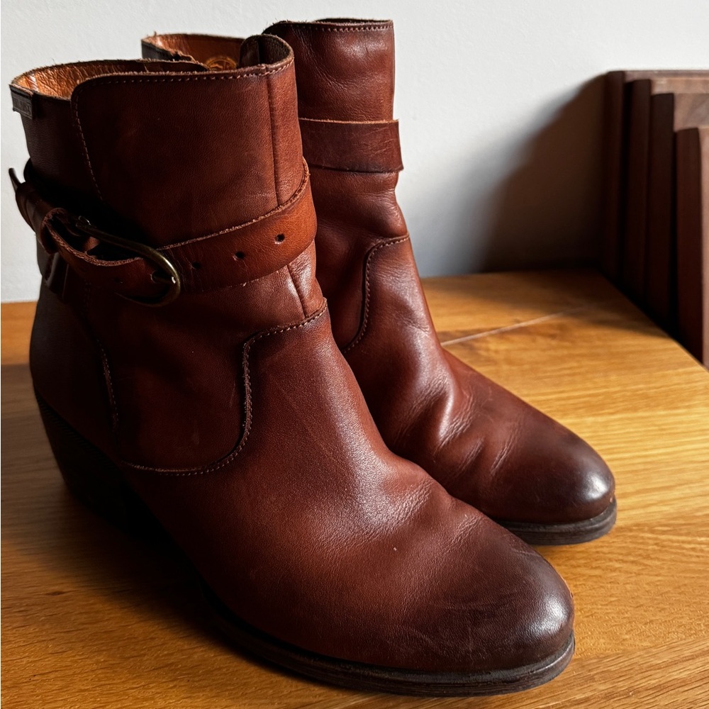 Pikolinos Women's Brown Leather Ankle Booties with Buckle Strap
